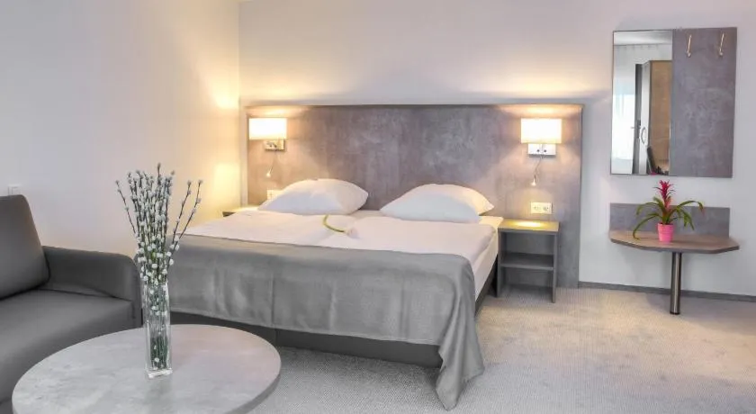 Fast Lane Hotel - Image 1