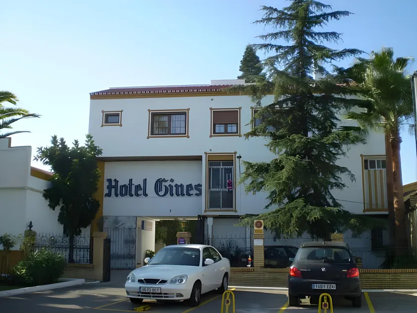 Hotel Gines - Image 1