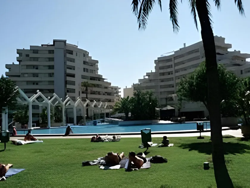 Kingfisher Apartments Benal Beach - Image 1