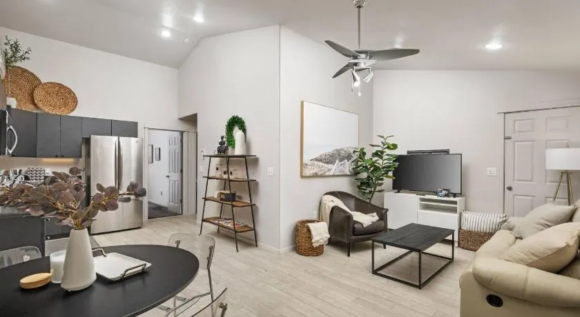 Mill Plain Retreat - Image 1