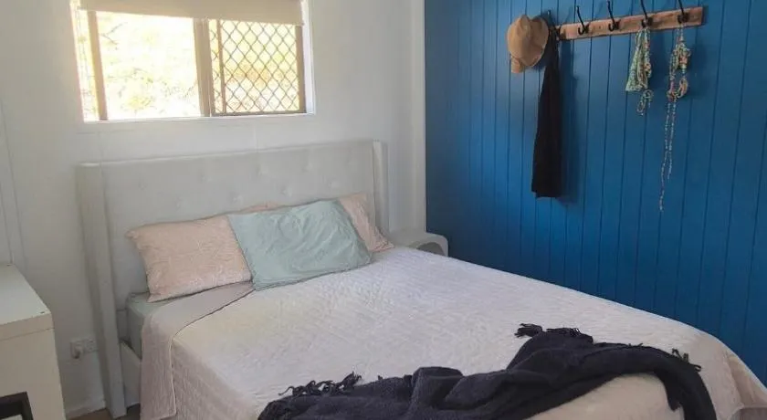 Coastal, furbaby friendly, short walk to beach - Image 1