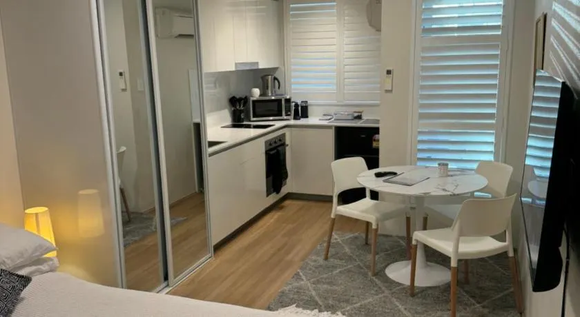 Renovated Central Studio w pool & just off Oxford St - Image 1