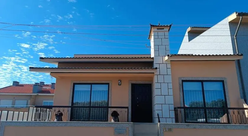 Casa da Mimosa, a 100 metros da praia de Vila Chã - Image 1