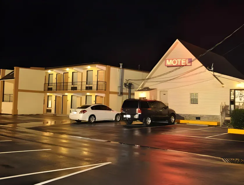 Drakes Creek Inn - Image 1