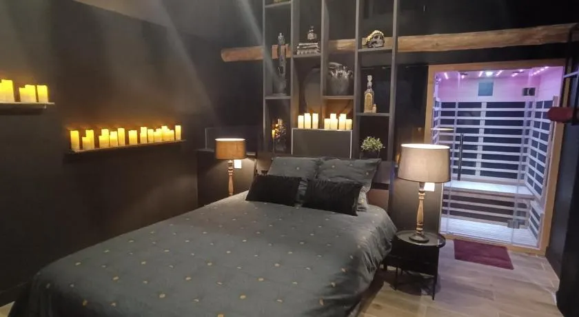 "BLACQ ROOM" Luxe, balnéo, sauna 50 nuances de grey - Image 1