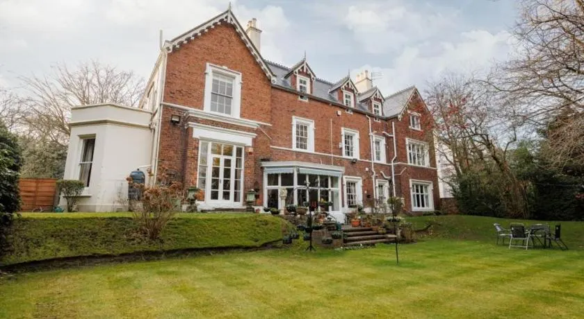 Mossley Hill Retreat - Image 1