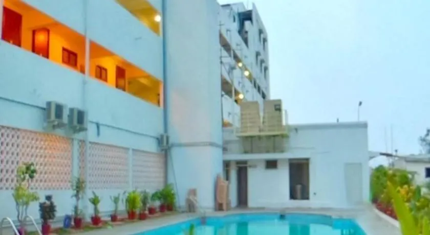 Sivaranjani Hotel - Image 1