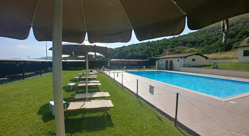 Hotel Piscina La Suite - Image 1