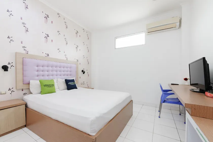 Urbanview Hotel Niraz Banjarmasin by RedDoorz - Image 1