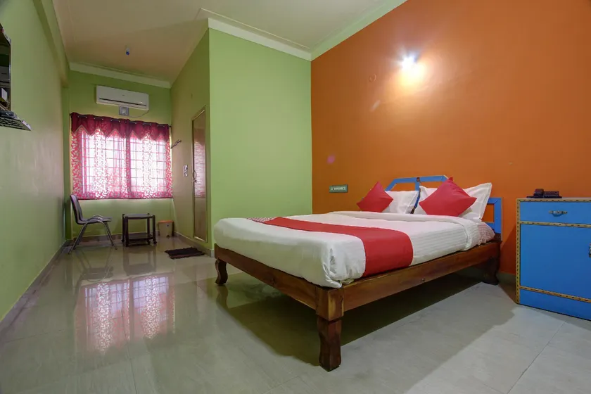 OYO 38194 Hotel Palace Lodge - Image 1
