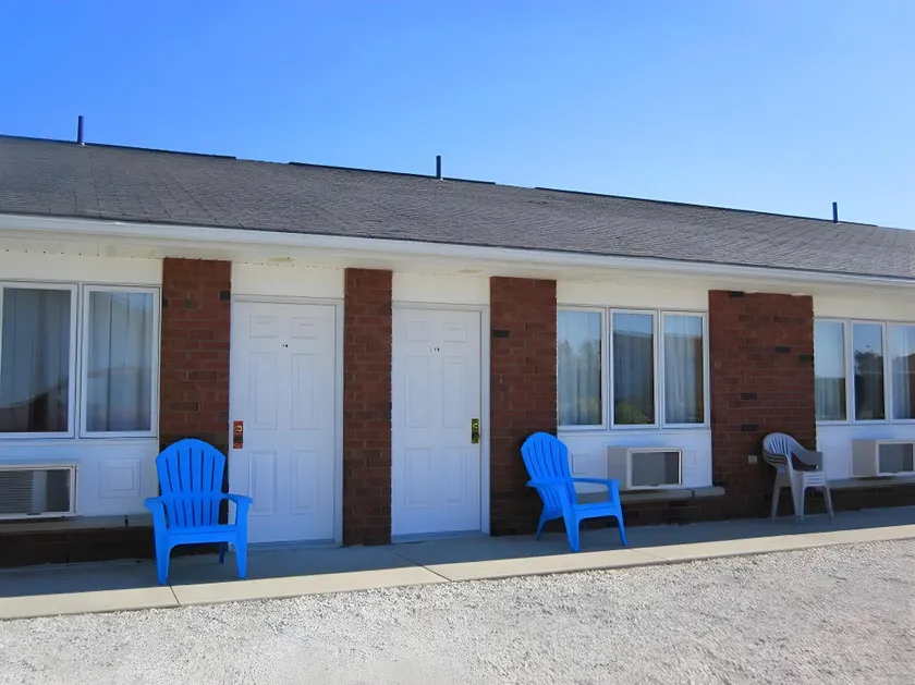 Manitoulin Inn - Image 1