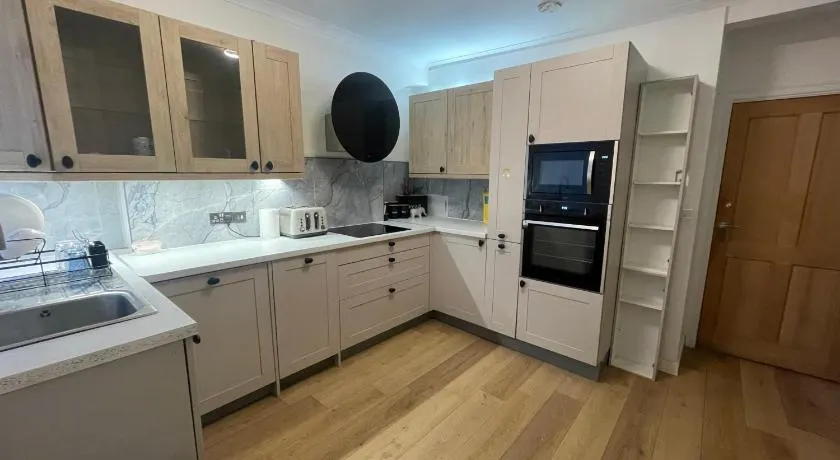 Great Value Rooms Close to Station - Image 1