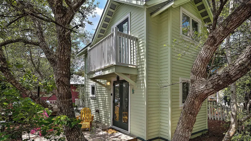 Located in Seaside - Sleeps 4 - Image 1