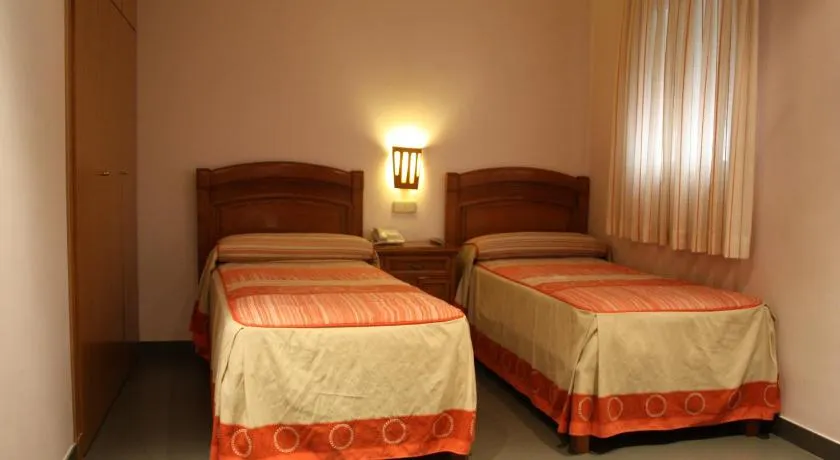 Hostal La Nava - Image 1