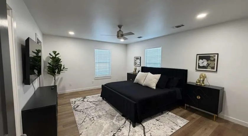 Royal Flush Villa - King Bed near WinStar - Image 1