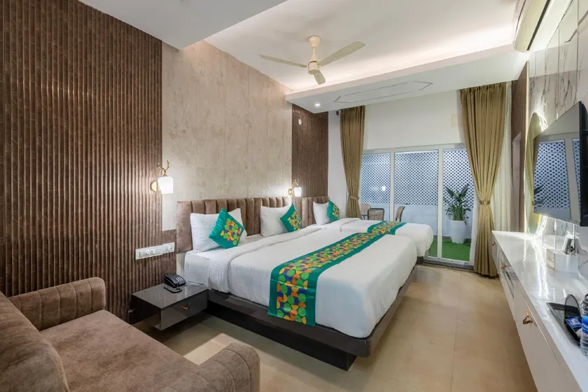 Treebo Premium Emerald Dove With Swimming Pool - Image 1