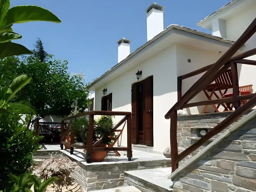 Iliovolo Guesthouse - Image 1