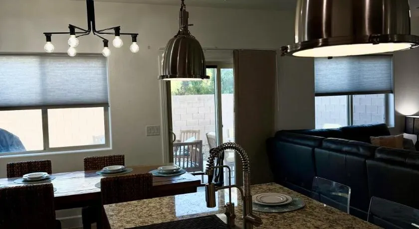 Henderson home - Image 1