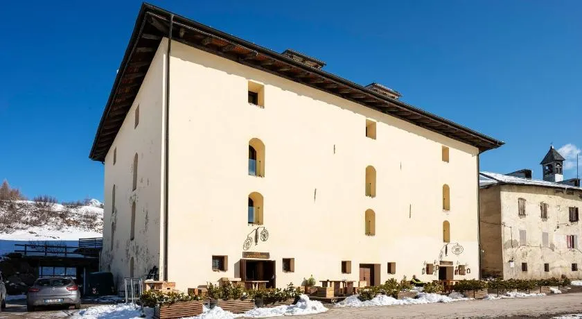 Hotel Dimora Storica La Mirandola - Image 1