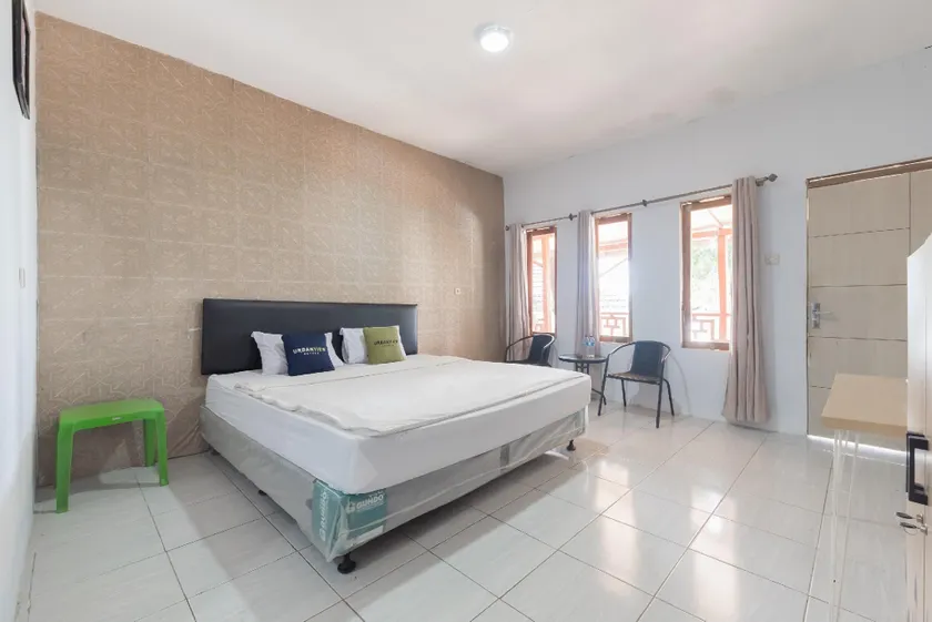 Urbanview Hotel D'Pineapple Villa Ciater by RedDoorz - Image 1