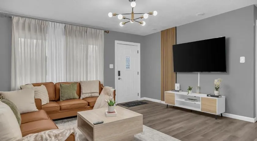 Modern 3BR Home Quiet Area Family Friendly - Image 1