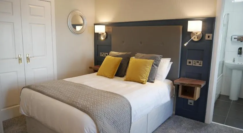 Harbour House Inn Newcastle, Northern Ireland - Image 1