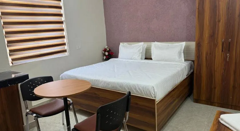 JMD Zoom Plaza Hotel - Image 1