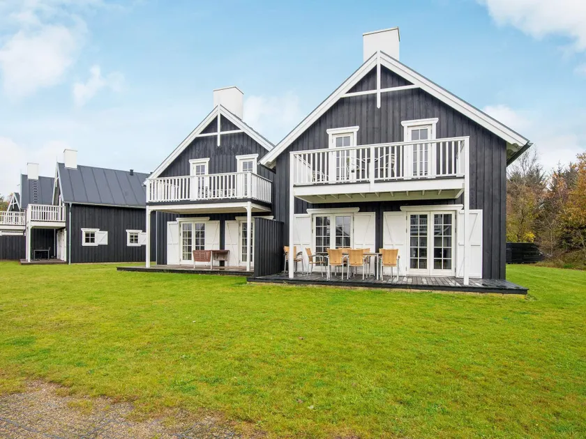 Modern holiday home with sauna - Image 1