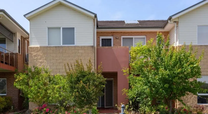 3 bedroom Townhouse In Bonbeach VIC - Image 1