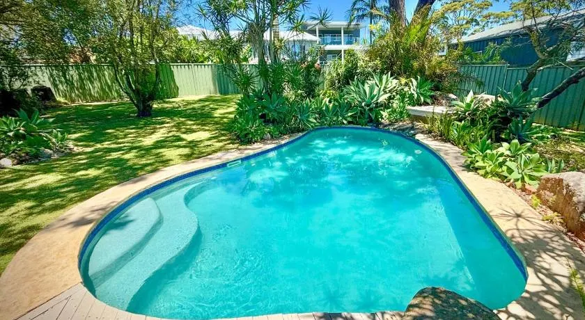 Two Thirds Blue- Pet friendly- 1km walk from Culburra Beach & an indoor fire place & outdoor firepit - Image 1