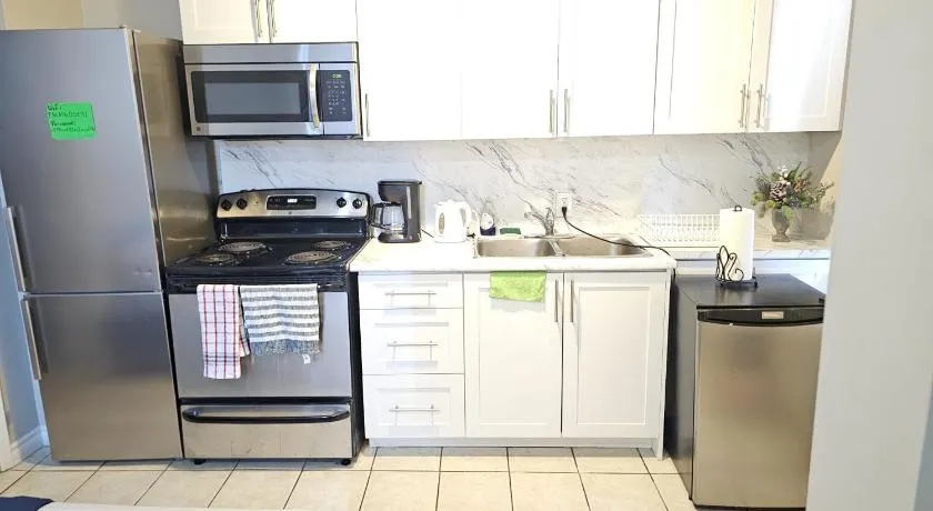 FIFA WORLD CUP 5 PEOPLE STAY APARTMENT-Free Wifi-One Stop to BMO FIELD - Image 1
