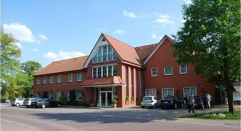 H Perl Hotel-Restaurant - Image 1