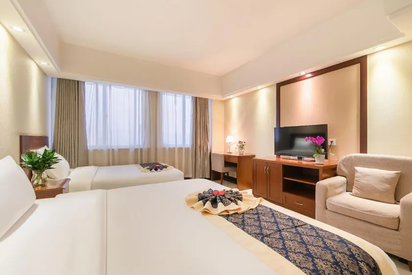 Sunta Grand Hotel - Image 1
