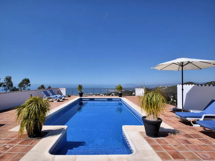 Villa in Sayalonga mit Privatpool - Image 1