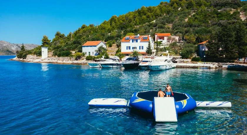 Villa Rava Hotel & restaurant - Image 1