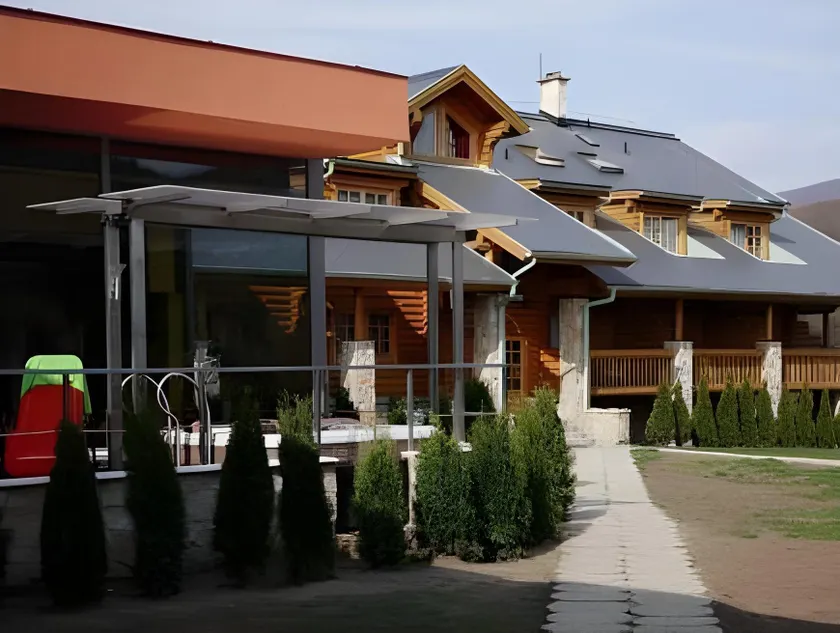 Szent Orbán Erdei Wellness Hotel és Residence - Image 1