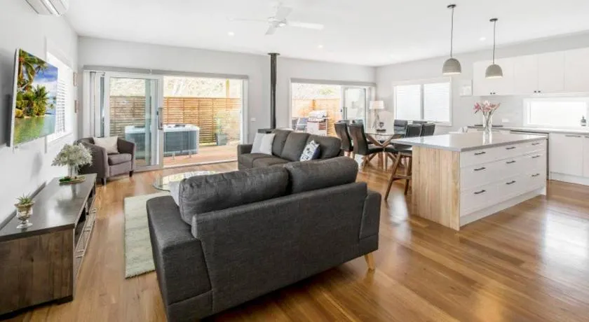 HALE KUPA | Rye Beach House | Spa | Tischtennis - Image 1