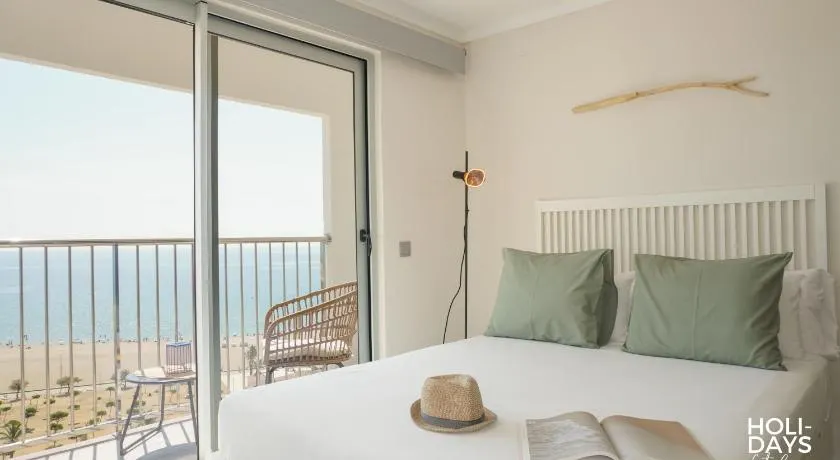 Holidays P14 Sea View - Image 1