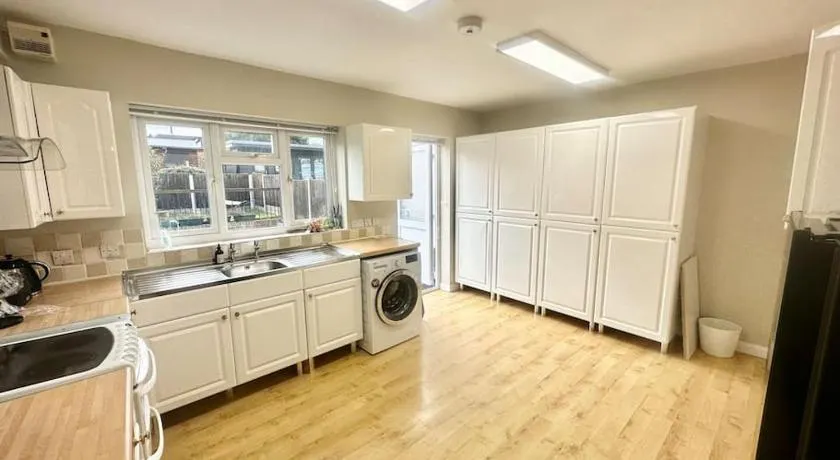 5 Bedroom house in DA7 - Image 1