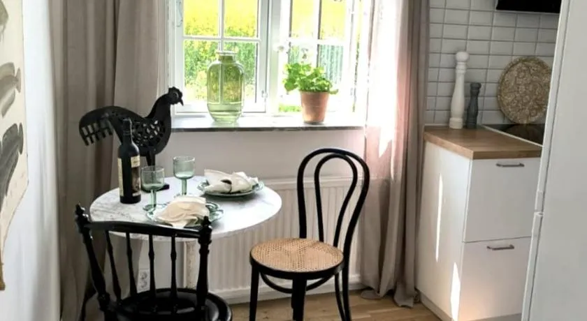 Towerhouse Apartment - Image 1