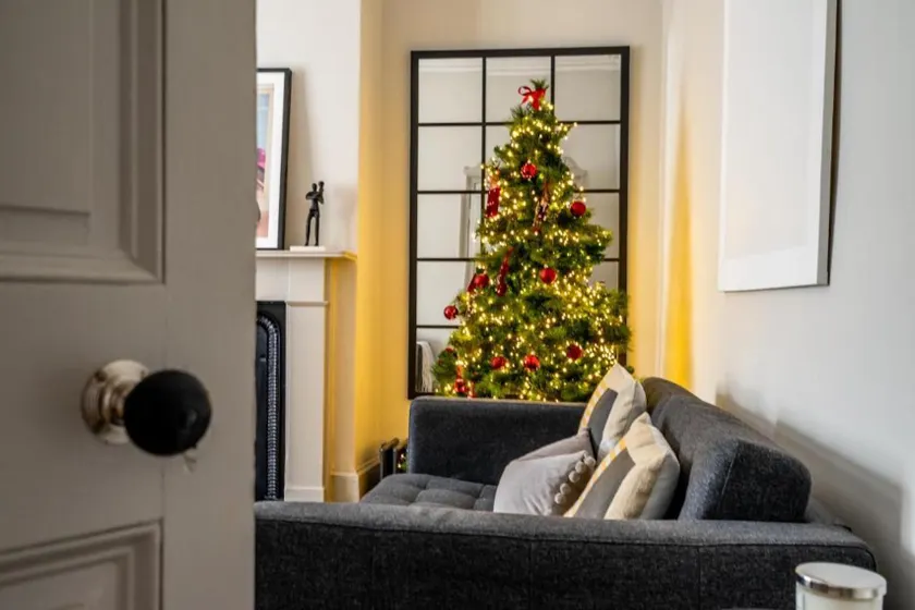 42 is the Answer- Stunning York townhouse appearing on TV Holiday Home Show - Image 1