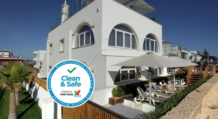 Golden Beach Guest House & Rooftop Bar - Image 1
