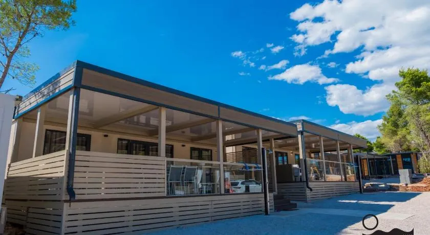 XL Premium Mobile Home Ivatti&Attiva 80 m from the Beach - Camp HERON ISLAND - Image 1