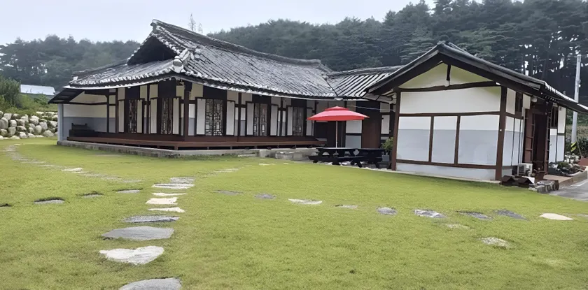 Hakdong Hanok Pension - Image 1