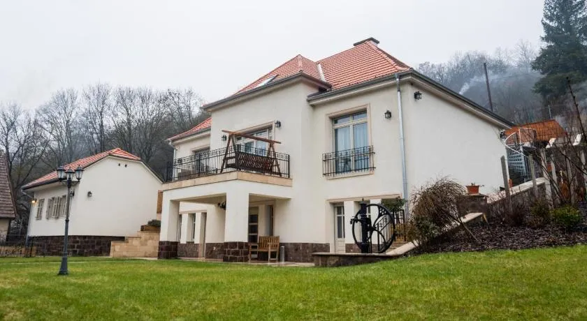 Völgy Villa - Image 1