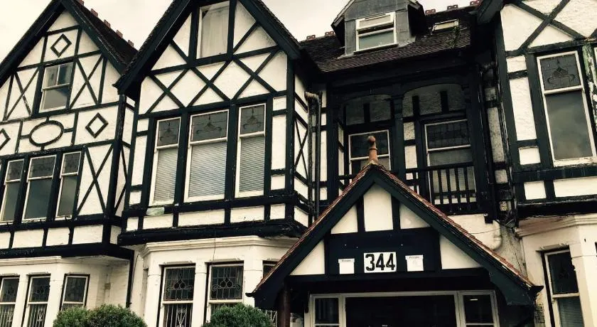 The Tudor House Hotel - Image 1