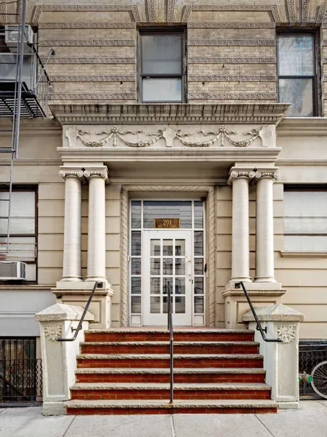 Central Park West Hostel - Image 1