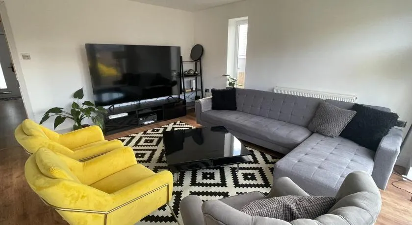 Rooms in Luxury 6 Bedroom House - Image 1