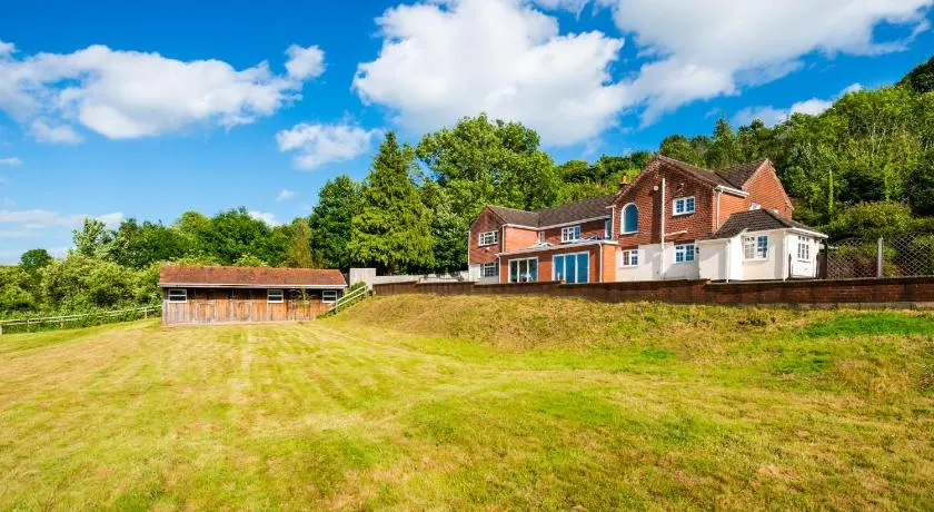 Croft House Sleeps 14 ꕤ Country Views nr Salisbury - Image 1