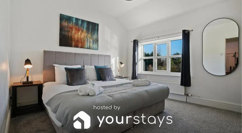 Cross Cottage by YourStays - 2 Bedroom Cottage in Macclesfield - Image 1